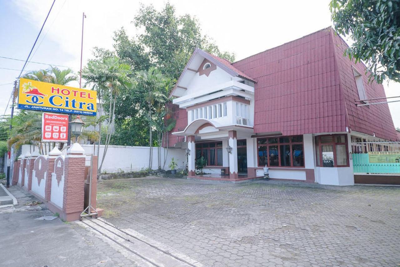 Reddoorz Near Kampus 3 Uty Yogyakarta Hotel Ngoại thất bức ảnh