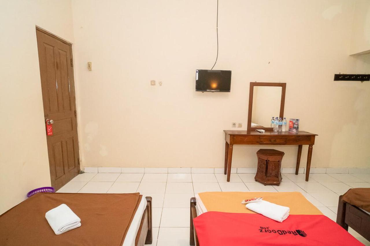 Reddoorz Near Kampus 3 Uty Yogyakarta Hotel Ngoại thất bức ảnh